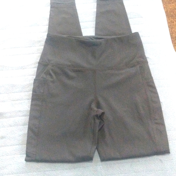 Women's Waistband Pocket Leggings - Picture 2 of 9